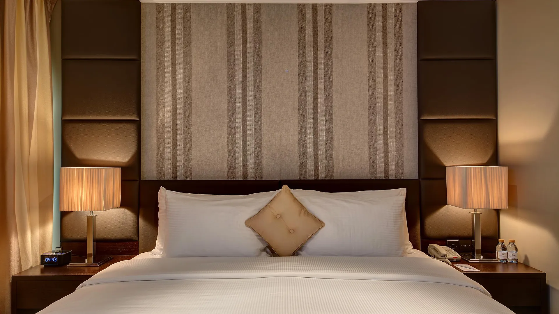 Dubai Marine Beach Resort & Spa 5*,