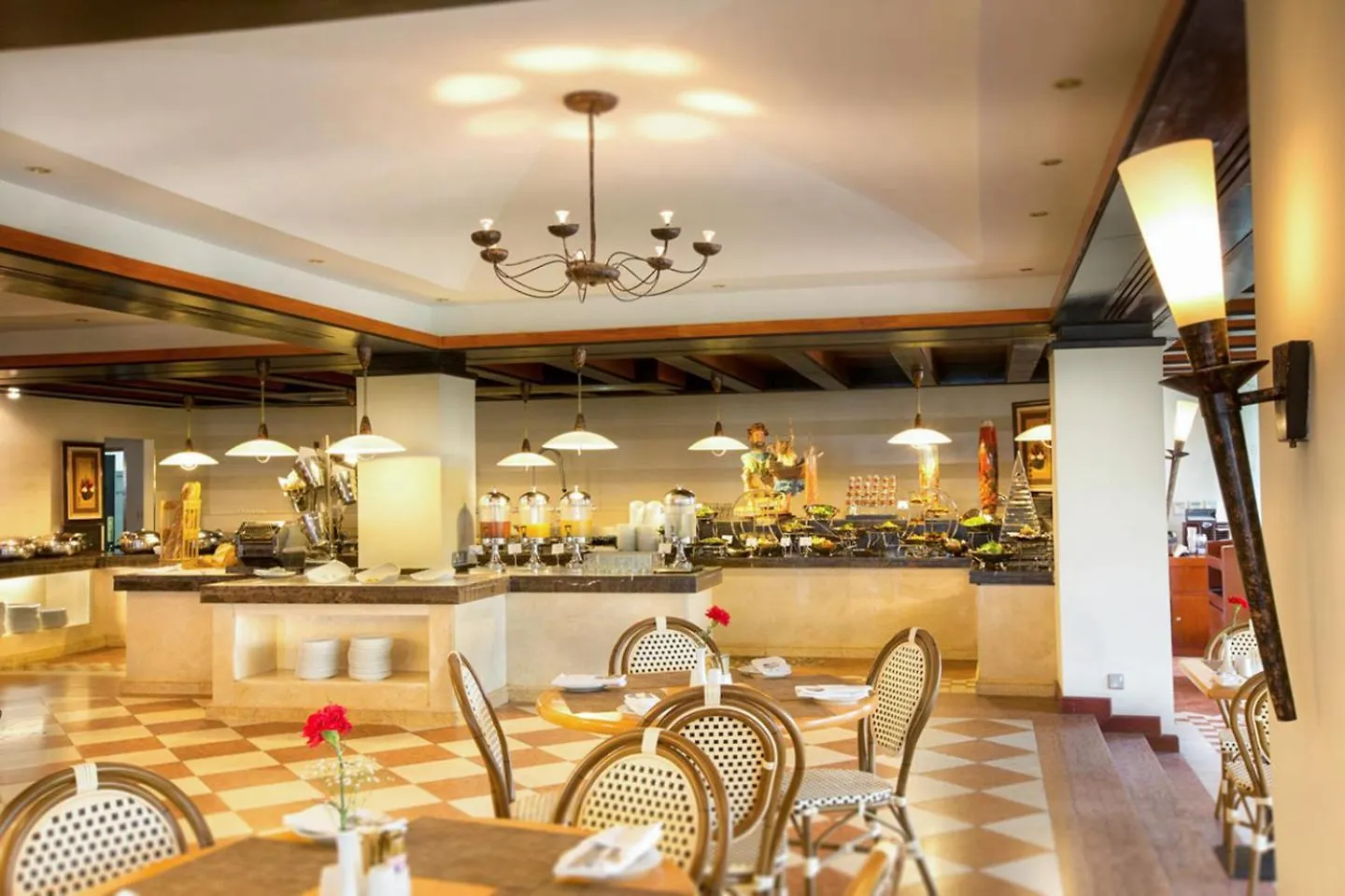 Dubai Marine Beach Resort & Spa 5*,