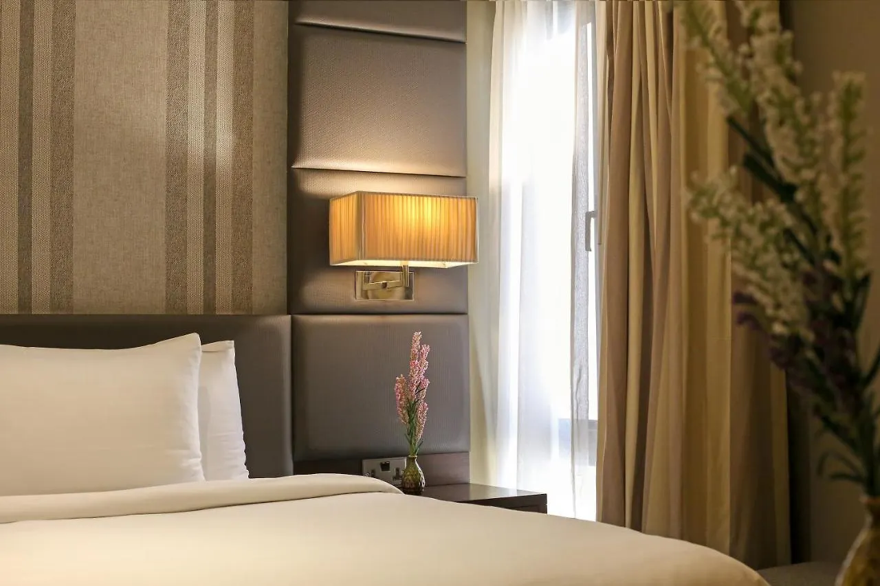 Dubai Marine Beach Resort & Spa 5*,