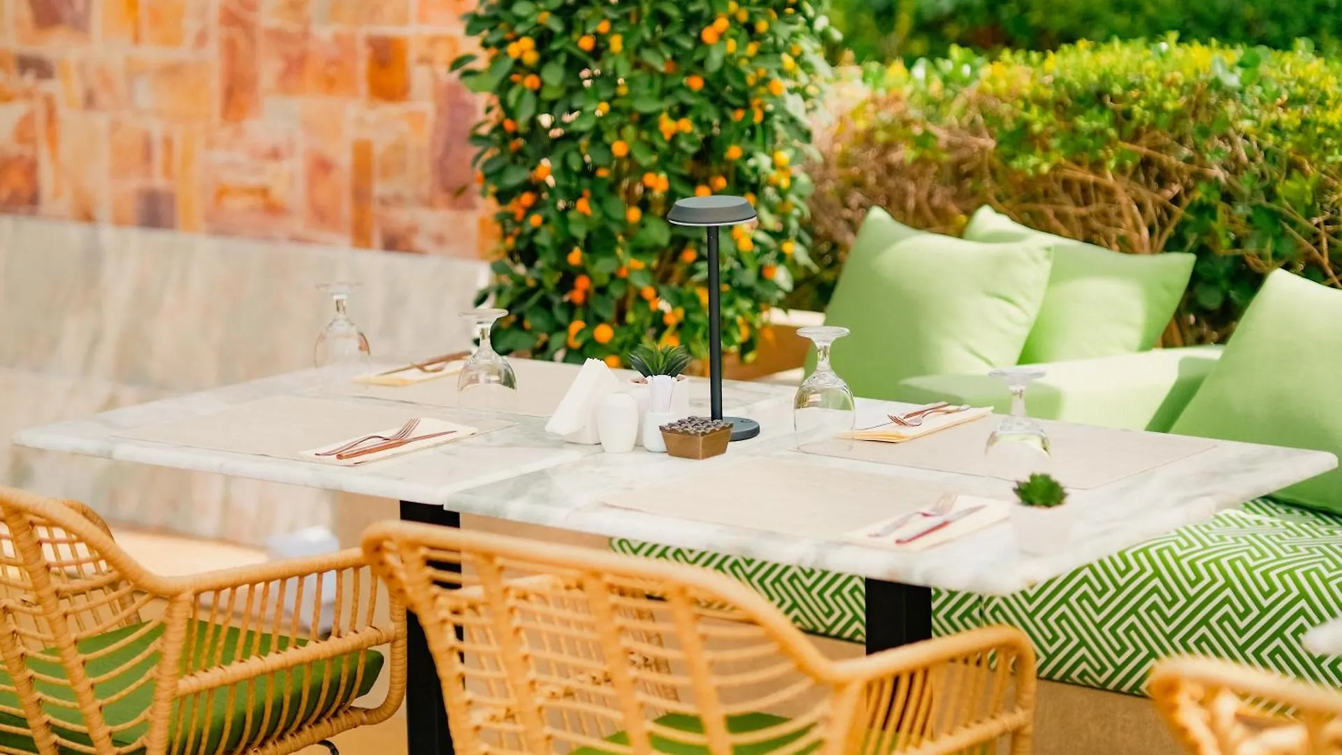 Dubai Marine Beach Resort & Spa 5*,  United Arab Emirates