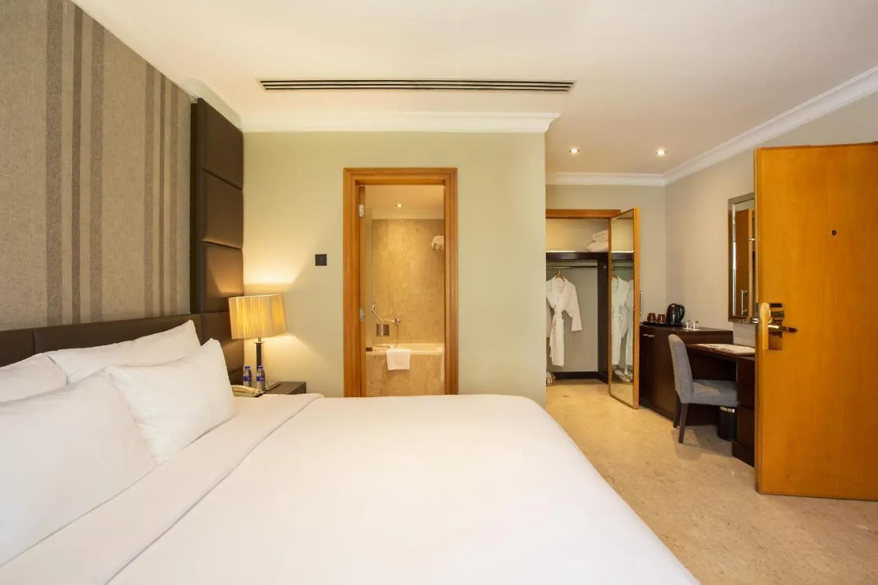 Dubai Marine Beach Resort & Spa 5*,